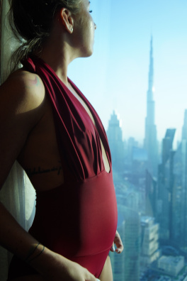 GoldBee Jednodílné Stahovací Plavky Brazilky Bordo (Barva Bordo, Velikost 3XL)