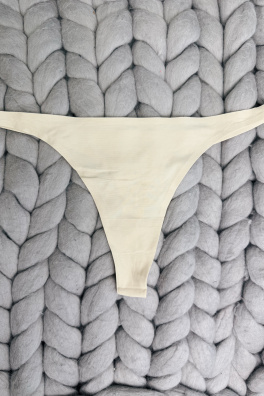 GoldBee Neviditelné Tanga Nude (Barva Nude, Velikost L)