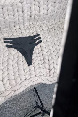 GoldBee Neviditelné Tanga Black 3 Pack (Barva Black, Velikost 4XL)